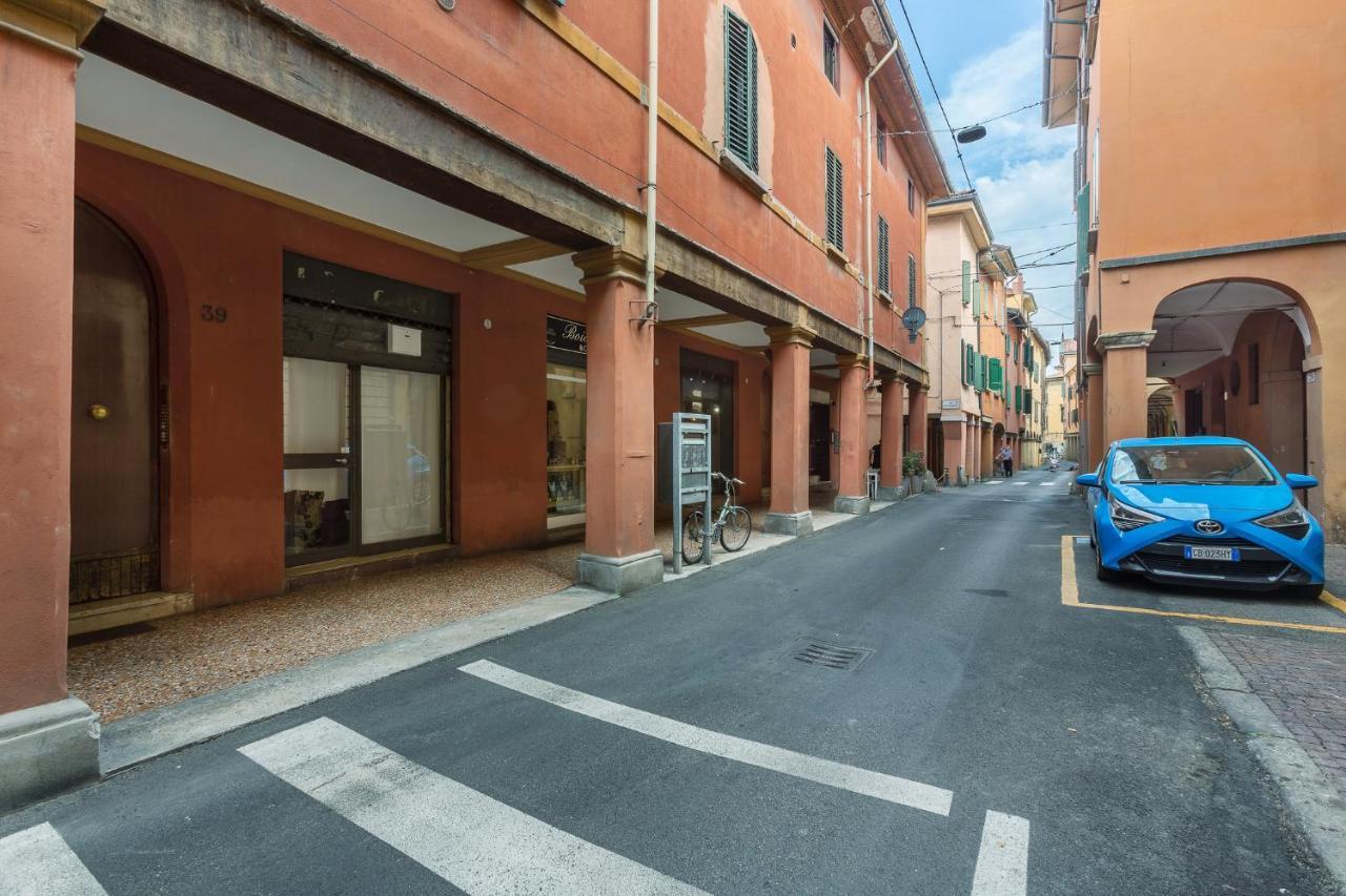 Bologna Modern Apartment Saragozza District Bagian luar foto